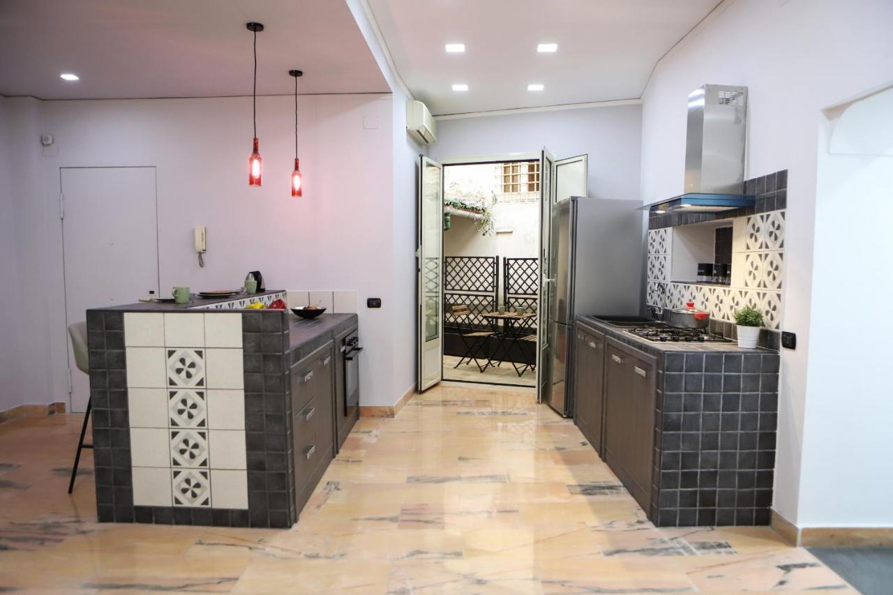 Modern Apartment At Piazza Del Gesu' By Wonderful Italy Naples Exterior photo