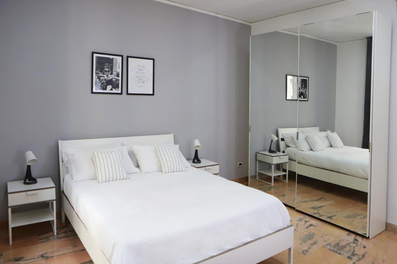 Modern Apartment At Piazza Del Gesu' By Wonderful Italy Naples Exterior photo
